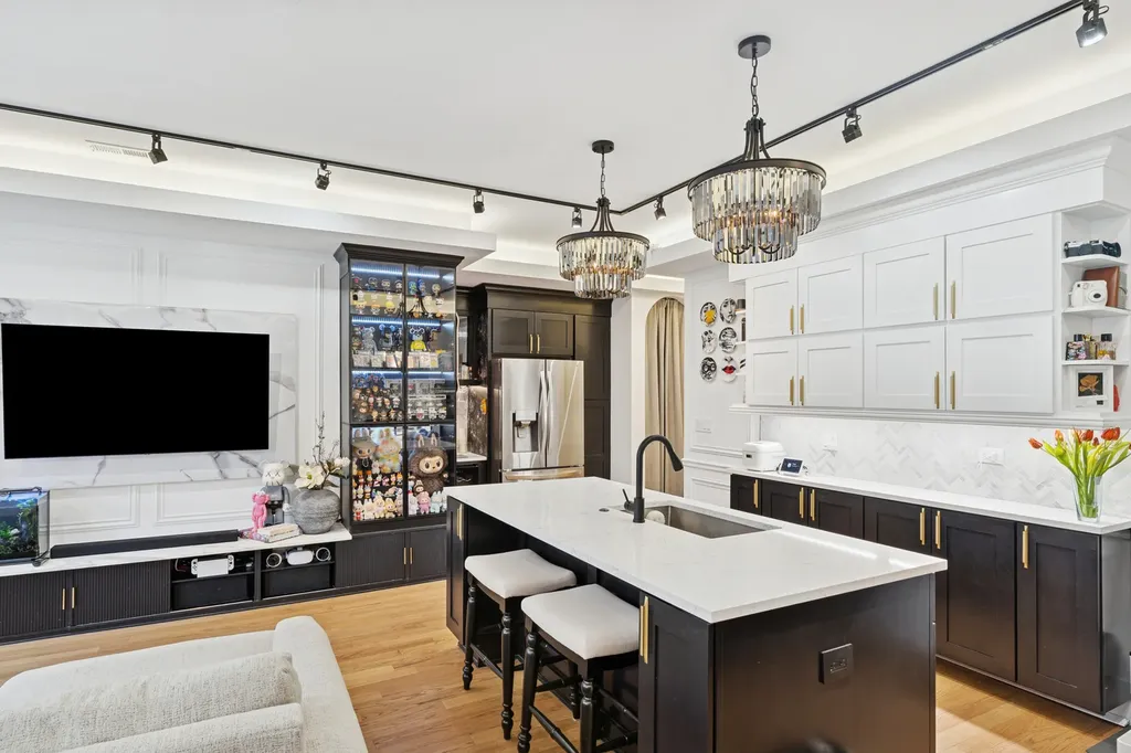 3105 South Giles Avenue Chicago IL 60616