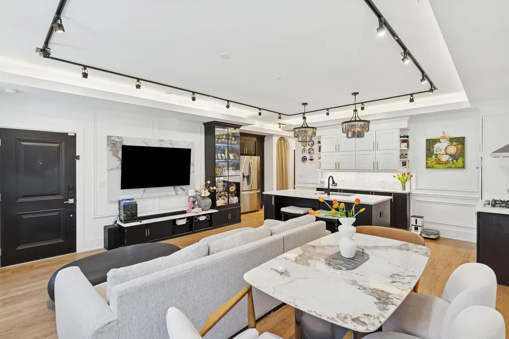 3105 South Giles Avenue Chicago IL 60616