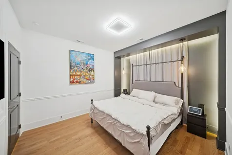 3105 South Giles Avenue Chicago IL 60616