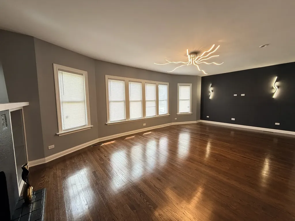 10010 South Emerald Avenue Chicago IL 60628