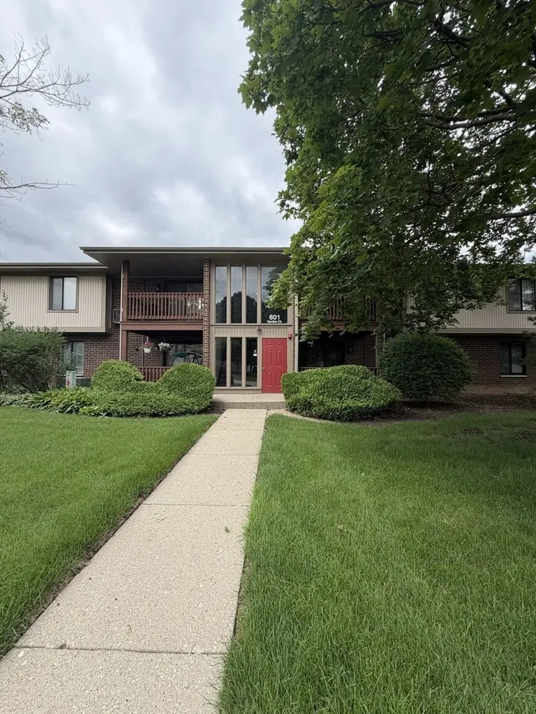 801 Garden Circle Streamwood IL 60107