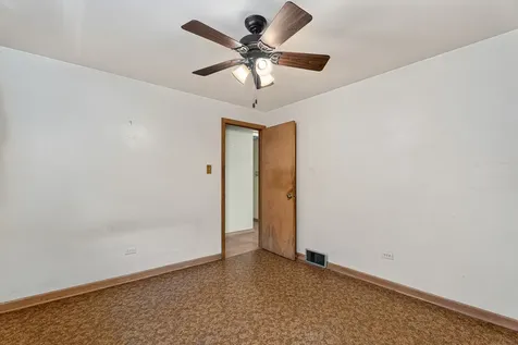 7811 Mcvicker Avenue Burbank IL 60459