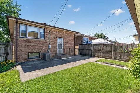 7811 Mcvicker Avenue Burbank IL 60459