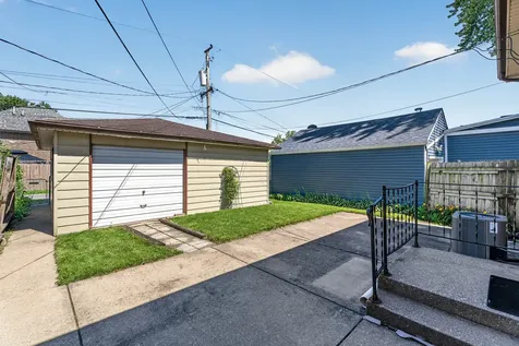 7811 Mcvicker Avenue Burbank IL 60459