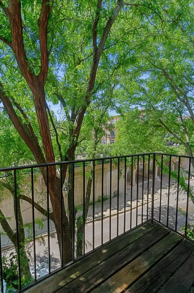 2524 West Bloomingdale Avenue Chicago IL 60647