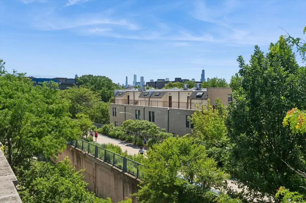 2524 West Bloomingdale Avenue Chicago IL 60647