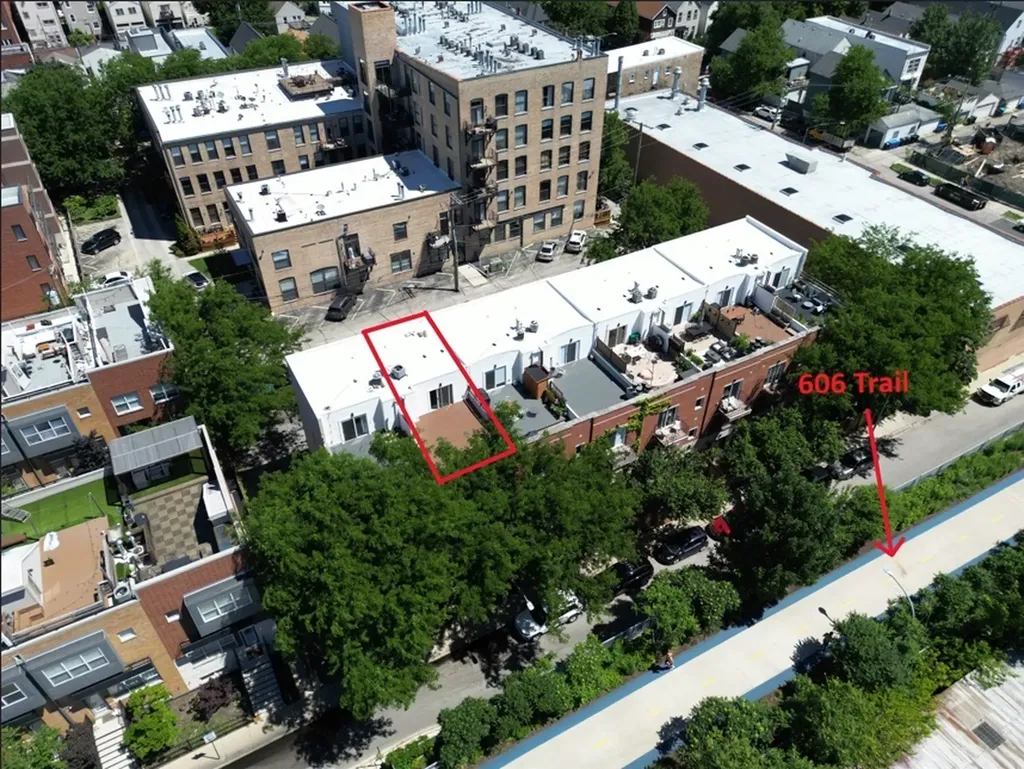 2524 West Bloomingdale Avenue Chicago IL 60647