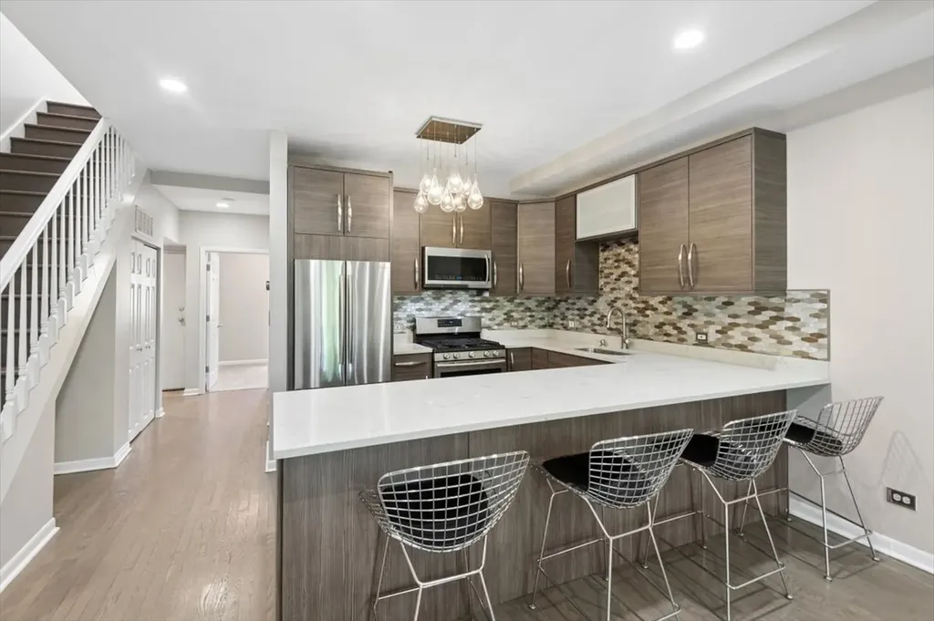 2524 West Bloomingdale Avenue Chicago IL 60647