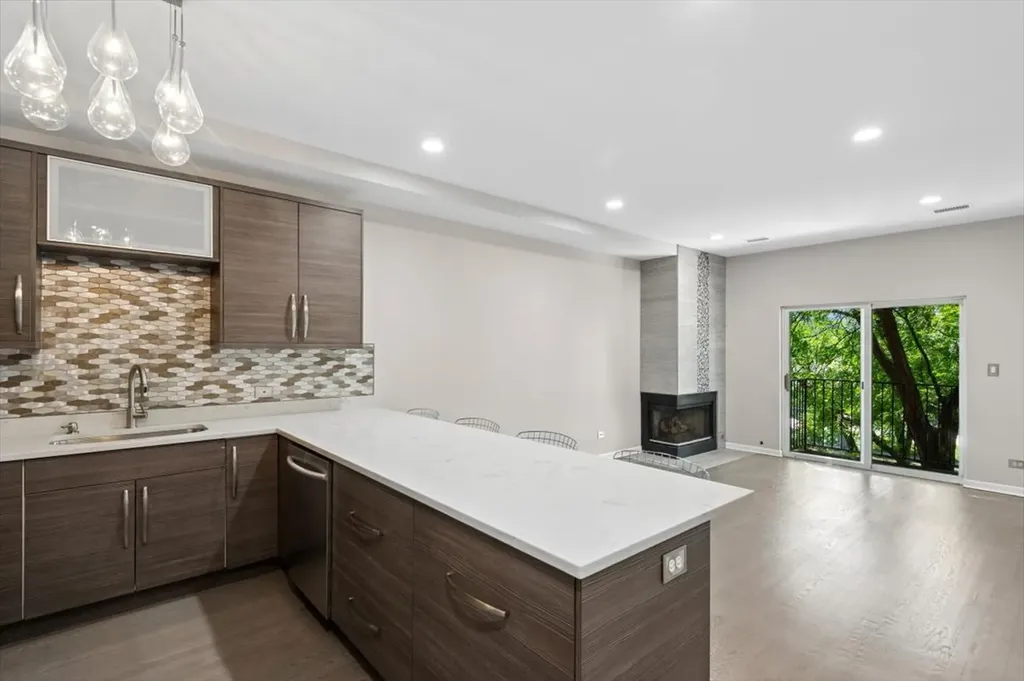 2524 West Bloomingdale Avenue Chicago IL 60647