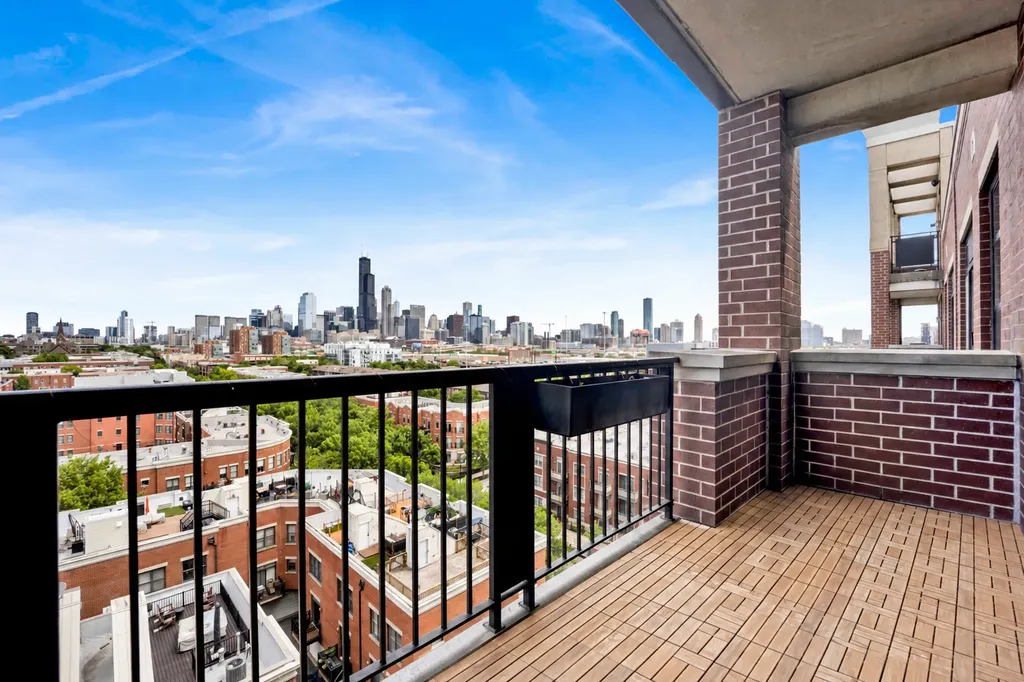 811 West 15th Place Chicago IL 60608