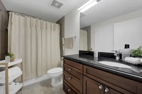 811 West 15th Place Chicago IL 60608