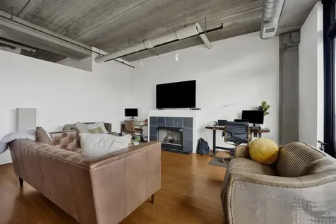 811 West 15th Place Chicago IL 60608