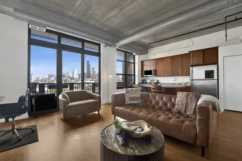 811 West 15th Place Chicago IL 60608