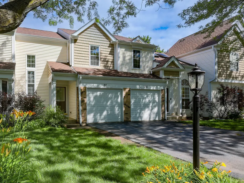 37 Carey Lane Streamwood IL 60107
