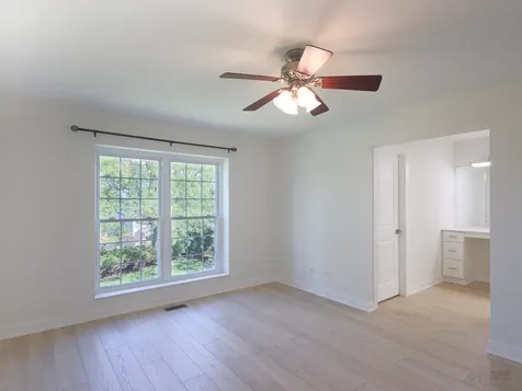 37 Carey Lane Streamwood IL 60107