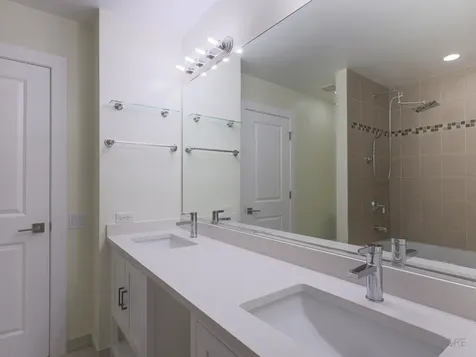 37 Carey Lane Streamwood IL 60107