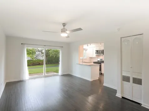 37 Carey Lane Streamwood IL 60107