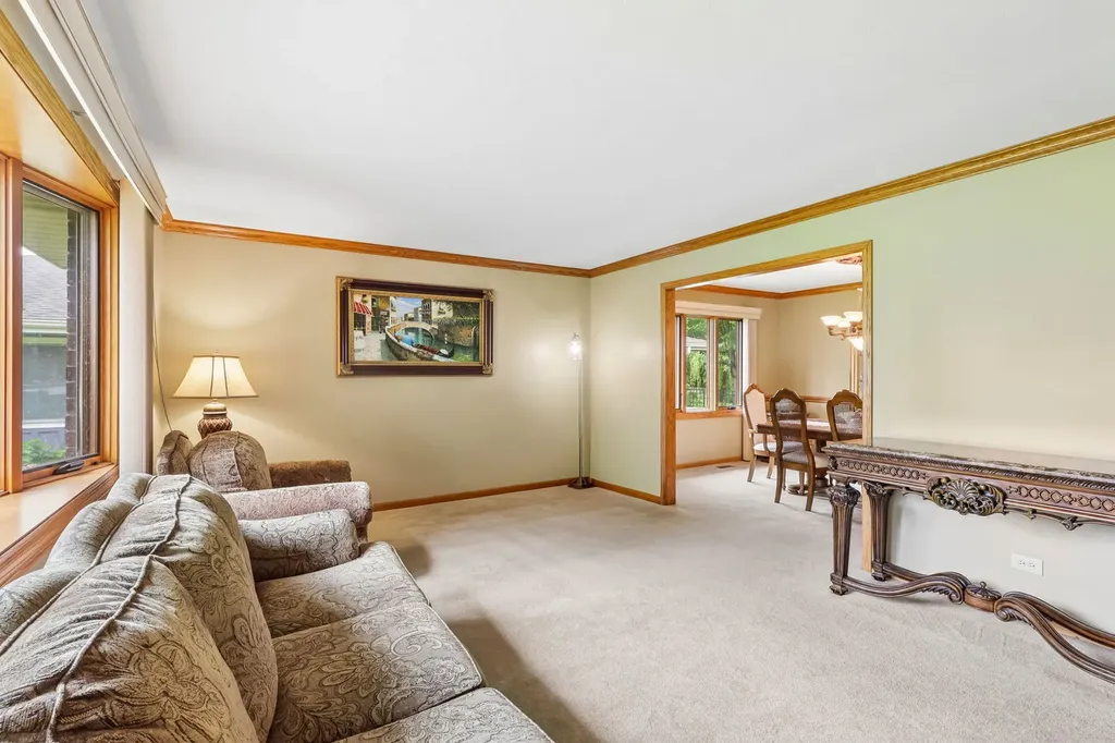 308 South Knollwood Drive Schaumburg IL 60193