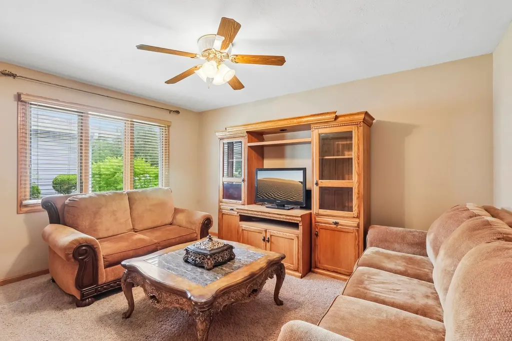 308 South Knollwood Drive Schaumburg IL 60193