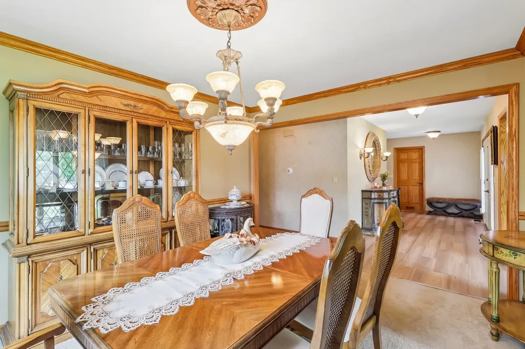308 South Knollwood Drive Schaumburg IL 60193