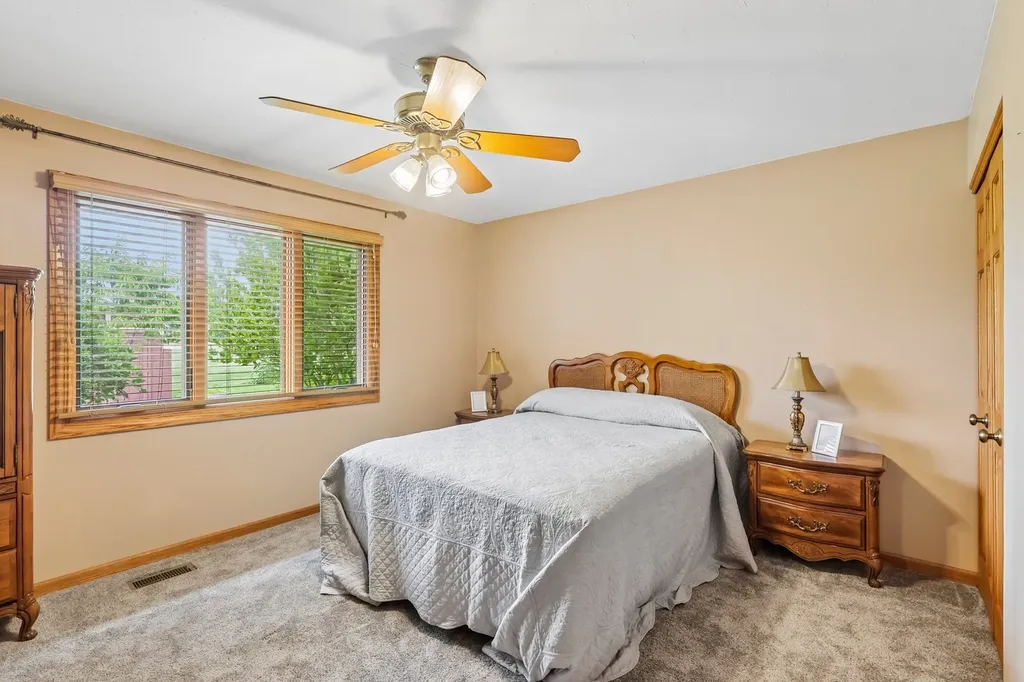 308 South Knollwood Drive Schaumburg IL 60193