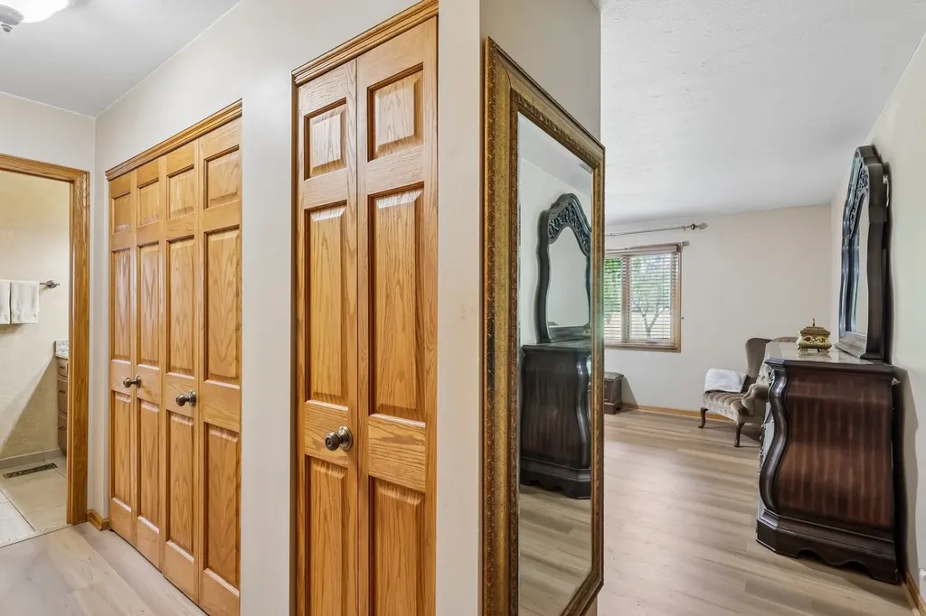 308 South Knollwood Drive Schaumburg IL 60193