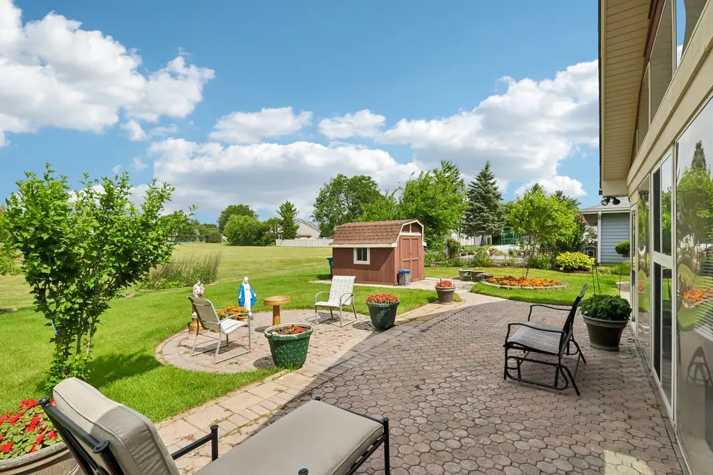 308 South Knollwood Drive Schaumburg IL 60193
