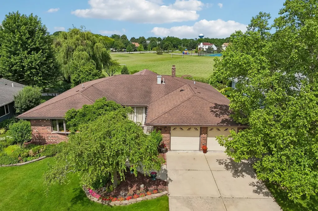 308 South Knollwood Drive Schaumburg IL 60193