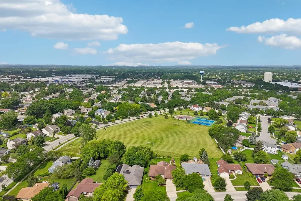 308 South Knollwood Drive Schaumburg IL 60193