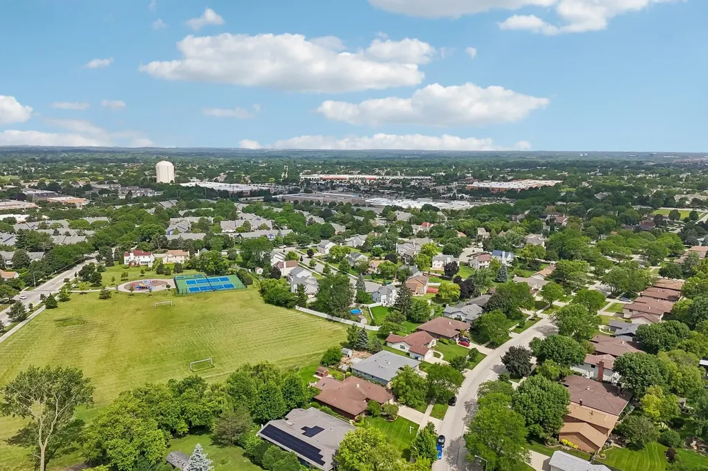 308 South Knollwood Drive Schaumburg IL 60193