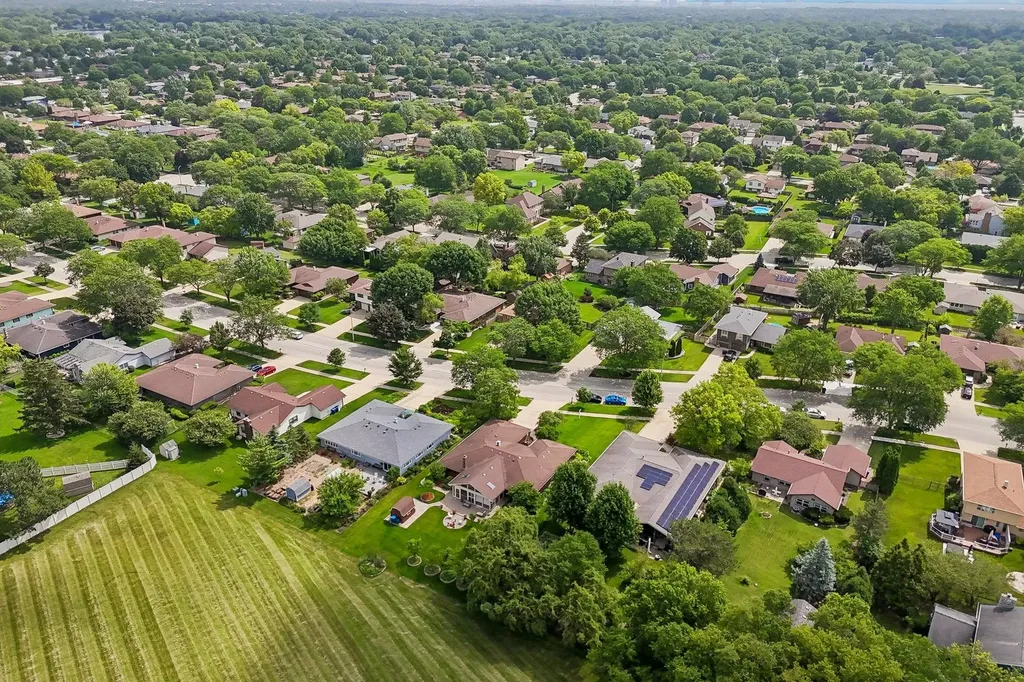 308 South Knollwood Drive Schaumburg IL 60193