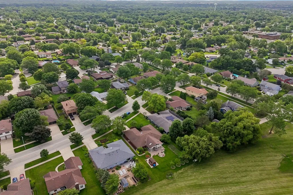 308 South Knollwood Drive Schaumburg IL 60193