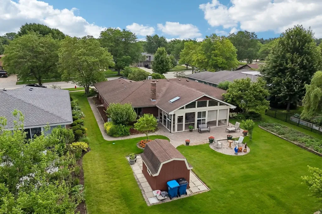 308 South Knollwood Drive Schaumburg IL 60193