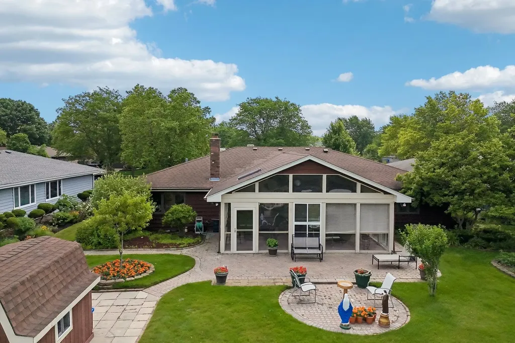 308 South Knollwood Drive Schaumburg IL 60193