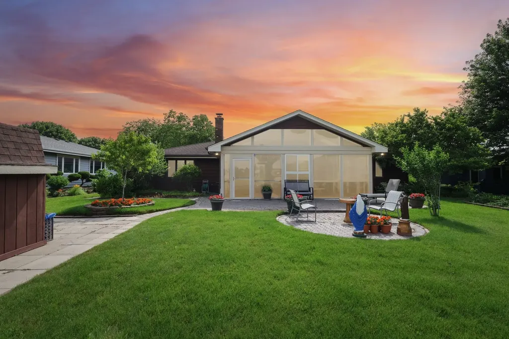 308 South Knollwood Drive Schaumburg IL 60193
