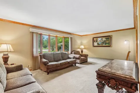 308 South Knollwood Drive Schaumburg IL 60193