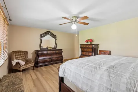 308 South Knollwood Drive Schaumburg IL 60193