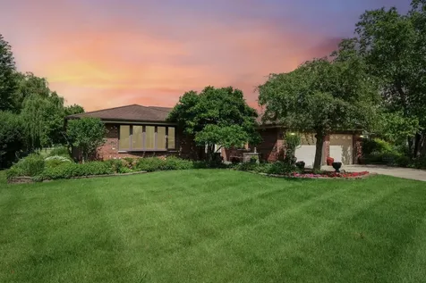308 South Knollwood Drive Schaumburg IL 60193