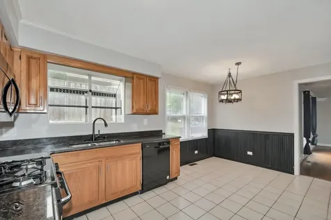 8348 Adbeth Avenue Woodridge IL 60517