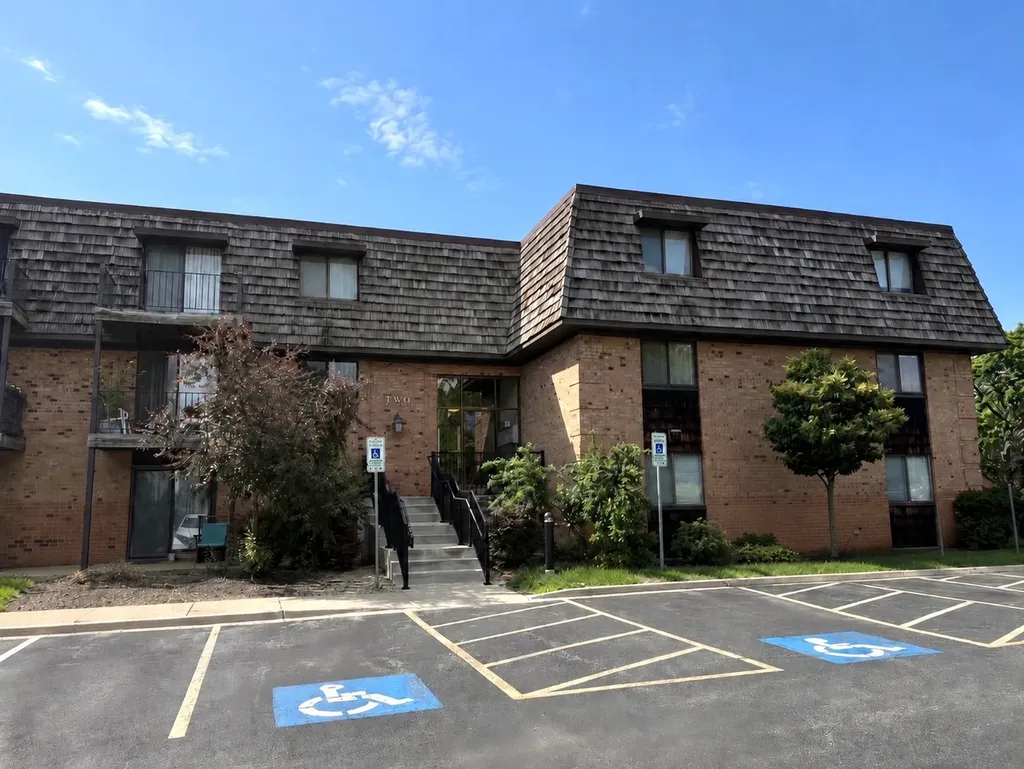 2 Oak Creek Drive Buffalo Grove IL 60089