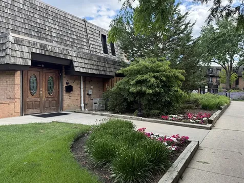 2 Oak Creek Drive Buffalo Grove IL 60089