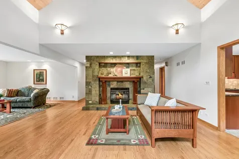 14 Brierwoods Lane Hawthorn Woods IL 60047