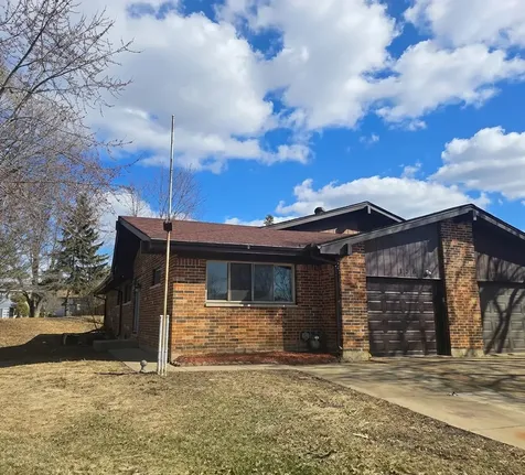 136 Virginia Court Streamwood IL 60107