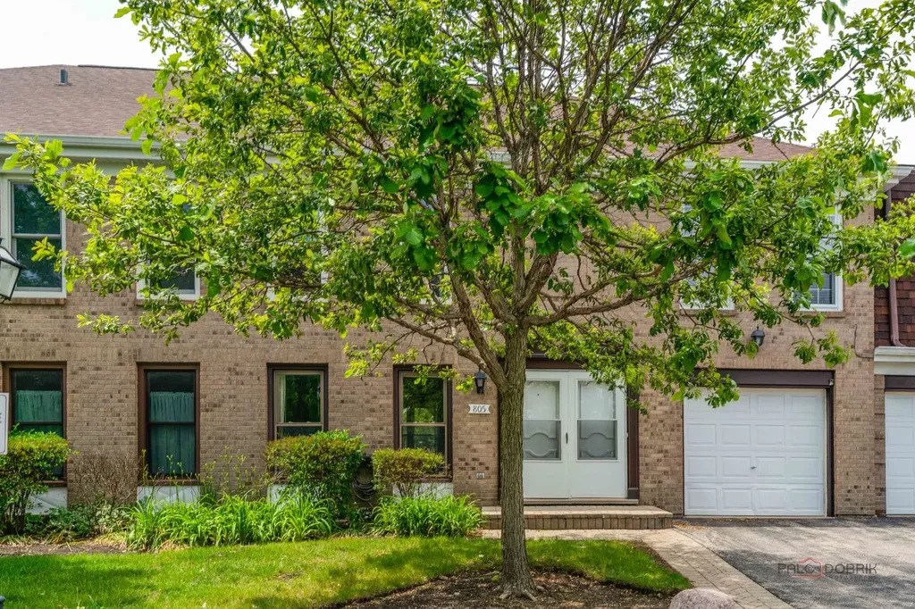 805 Garfield Avenue Libertyville IL 60048