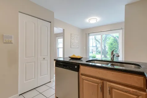 805 Garfield Avenue Libertyville IL 60048