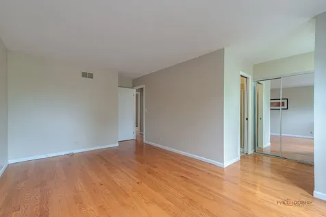 805 Garfield Avenue Libertyville IL 60048