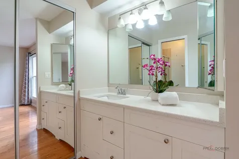 805 Garfield Avenue Libertyville IL 60048