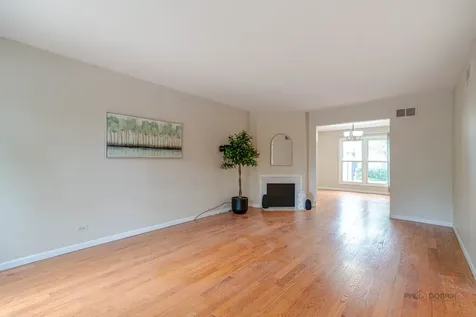 805 Garfield Avenue Libertyville IL 60048