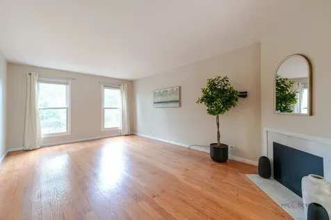 805 Garfield Avenue Libertyville IL 60048