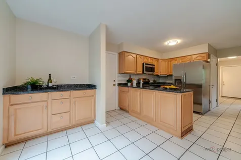 805 Garfield Avenue Libertyville IL 60048